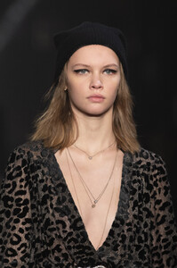 zadig-e-voltaire-clpi-f19-0584.thumb.jpg.81b733f6756a84390d52b7c0350cbb05.jpg