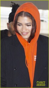 zendaya-is-a-vision-in-blue-while-out-in-nyc-02.jpg