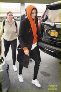 zendaya-is-a-vision-in-blue-while-out-in-nyc-04.jpg