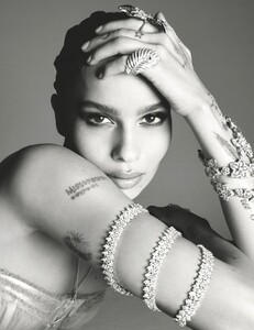 zoe-kravitz-vogue-uk-july-2019-issue-11.jpg