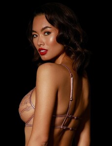 zoe_bra_2_1fbef7d2-7f36-4b0f-8743-d02744b0fbc4_1400x.progressive.jpg