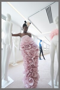 00001-Giambattista-Valli-couture-fall-2019.thumb.jpg.ba256699ac9533f7abf232f31f65e505.jpg