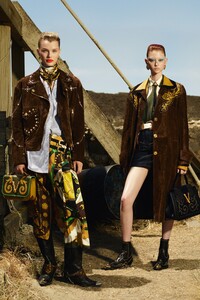 00001-VERSACE-RESORT-2020.thumb.jpg.7c88857da3f6276ec73e085c54adb7db.jpg