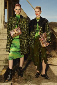 00007-VERSACE-RESORT-2020.thumb.jpg.efabdee9cbab62b5a724f89db2b4aaa9.jpg