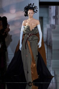 00010-Maison-Margiela-Couture-Fall-19.thumb.jpg.a0d08b0531acd9971b0b23399289baf9.jpg