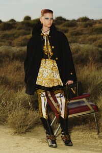 00019-VERSACE-RESORT-2020.thumb.jpg.adffb6c42a3b8dac632582e35577145b.jpg