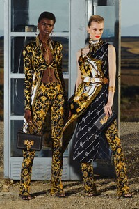 00020-VERSACE-RESORT-2020.thumb.jpg.1d9fc5bc7a01808efc57da3c8ef91779.jpg