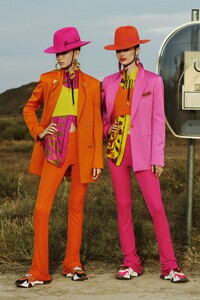 00022-VERSACE-RESORT-2020.thumb.jpg.4c3058cdfac5ee2b3930d56bba1dc22d.jpg