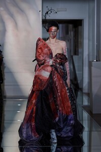 00023-Maison-Margiela-Couture-Fall-19.thumb.jpg.e2427b9e7918232663a4a496b2b4b845.jpg