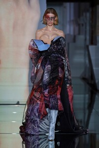00024-Maison-Margiela-Couture-Fall-19.thumb.jpg.34a9569ae2621d5e0147155651e328c1.jpg