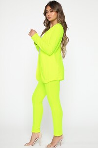 07-09-19_Studio_3_JP_13-15-03_27__ST1551_NeonYellow_RC_0612_JK_JK.jpg