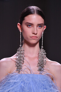 10178819_GivenchyRunwayParisFashionWeekHauteCoutureTAfkErcX3cfx.thumb.jpg.529ee50b842fe222f36957b34905fced.jpg