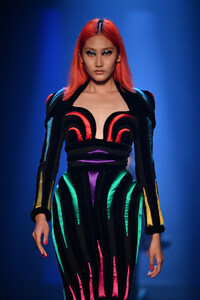 1023351239_JeanPaulGaultierRunwayParisFashionWeek2rcyNa-bvMHx.thumb.jpg.9de1f5f5c73cfd81e0652dc1cc60b9c0.jpg