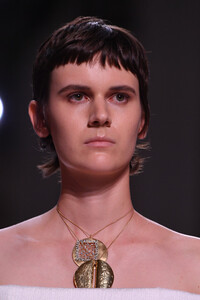 1039937513_GivenchyRunwayParisFashionWeekHauteCoutureFLfwTG97XsVx.thumb.jpg.69263e3c870b66a514624ac98659a21c.jpg