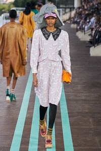 1044240198_UgbadAbdi.thumb.jpg.fe9527f67dd9ab7190bb234be03dd76e.jpg