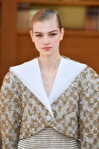 1058966526_ChanelRunwayParisFashionWeekHauteCoutureW9pX5-VMTQDx.thumb.jpg.c47b18d63eb4fd01106fc893ec28f5d7.jpg