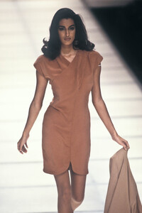 1060581778_GiorgioArmani1991WomenRTW91.thumb.jpg.9d12dcb1005dfd0d5a4d80f38276cbcb.jpg