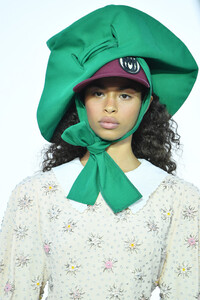 1088638805_MiuMiuClub2020RunwayZpbqNdCjRmHx.thumb.jpg.f0d1c02acbd306ba48d02b4c278087b8.jpg