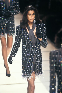 1096669007_GiorgioArmani1991WomenRTW87.thumb.jpg.811ef570f4e17ba4ea7af695da5494e5.jpg