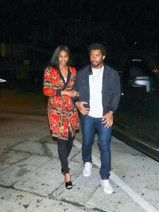 Ciara+Ciara+Russell+Wilson+Outside+Nice+Guy+3hC6yVV5Wyvx.jpg
