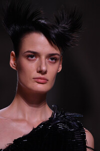 1119430799_GivenchyRunwayParisFashionWeekHauteCouturexIy0eeR8gpQx.thumb.jpg.973bec69f11f1fe4b8d34b6b6cfc0ae9.jpg