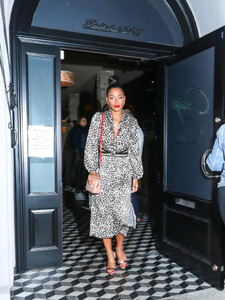 Nicole+Scherzinger+outside+Craig+Restaurant+7J6ozIQGgS0x.jpg