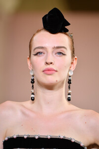 1132423498_GiorgioArmaniPriveRunwayParisFashiongZUwotFHPKkx.thumb.jpg.ca4f931b61182c2779d43531620fa60d.jpg