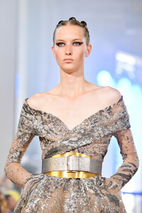 1140040194_ElieSaabRunwayParisFashionWeekHautekChtYoPENx7x.thumb.jpg.ae2065b1d27f4859145a9b87371f29a3.jpg