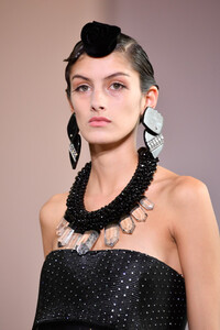 1144326713_GiorgioArmaniPriveRunwayParisFashionp6FBlJKHrjFx.thumb.jpg.d2dc2234527454dbcf9a449d3b6dab8f.jpg