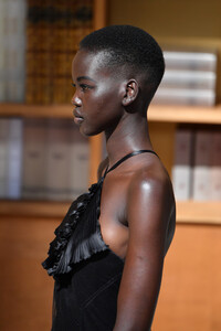 1162613057_ChanelRunwayParisFashionWeekHauteCouturebbWVTu39dC4x.thumb.jpg.d4d41adb09629d1d298be1ae8ccd7c82.jpg