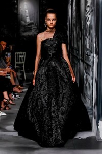 1164228702_Faretta_Catwalk_20190701_Dior.thumb.jpg.c38dbbc31bb6975b6a9b91ae229f7a74.jpg