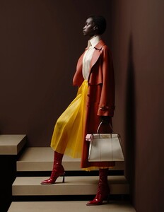 11_Fendi_FW19-20.thumb.jpg.c259645f8d88d227fd041d16fd760cc3.jpg