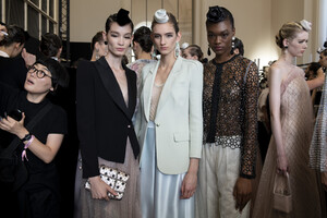 1200697101_armani-prive-hc-bks-v-rf19-4455(1).thumb.jpg.61f29df8a405bb08a6705e576d6496d2.jpg