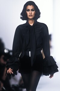 1222249605_MartineSitbon1991WomenRTW39.thumb.jpg.95535981a2594e25a9d7b6669e03d91d.jpg