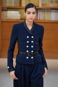 1224548015_ChanelRunwayParisFashionWeekHauteCouture_nEqyWRQIJJx.thumb.jpg.366d6507db6c376110c5f6a4c19fdb97.jpg