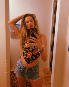 Behati Prinsloo Levine on Instagram_ _Thriving in(JPG).jpg