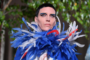 1231195485_ValentinoRunwayParisFashionWeekHaute_2LpcO05TOYx.thumb.jpg.0212c002168403a93c647e7938a2fe61.jpg