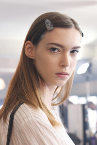 1269944256_JeanPaulGaultierBackstageParisFashion-UDcjAVChlax.thumb.jpg.a67b752c705722da236ad2850554d23f.jpg