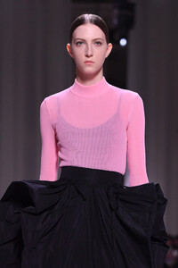 1273241719_GivenchyRunwayParisFashionWeekHauteCouturegqqdKjRE4LWx.thumb.jpg.b39feef2f87b1952ca6891cb881dd4ea.jpg
