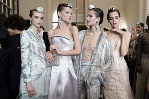 1285640541_armani-prive-hc-bks-v-rf19-4448(1).thumb.jpg.e46c43ac47cff00db01a68c07ec0de7d.jpg