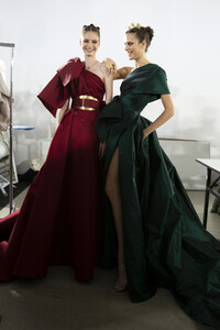 1286561906_elie-saab-hc-bks-m-rf19-0632(1).thumb.jpg.1de58a5a284dab2445a985ac65ef77bb.jpg
