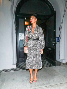 Nicole+Scherzinger+outside+Craig+Restaurant+GU5c6s32tQRx.jpg