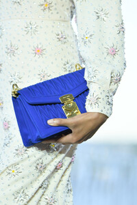 1306331041_MiuMiuClub2020RunwayzkU01hYquayx.thumb.jpg.663ae47d540c4ce51ca2aec162f3d81c.jpg
