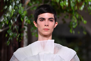 1306428493_ValentinoRunwayParisFashionWeekHauteiGT51-HRhoEx.thumb.jpg.b03cb791dcffa550d3637eced0210f59.jpg