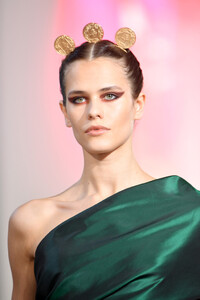 1311616439_ElieSaabRunwayParisFashionWeekHauteEOUl_1L59nhx.thumb.jpg.b3c3c538020cea39b6964f1f45a49caf.jpg