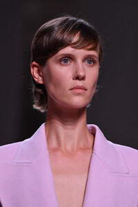 1349139187_GivenchyRunwayParisFashionWeekHauteCoutureCmka2eHEcTLx.thumb.jpg.b844d093e239f513b830f353c71015ed.jpg