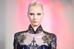 1368448617_ElieSaabRunwayParisFashionWeekHautebU0Y9msccf7x.thumb.jpg.ca4f2b01dd9eb4c259589a9f7cbe1c7f.jpg