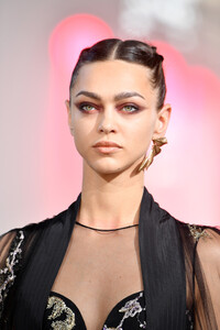 137585594_ElieSaabRunwayParisFashionWeekHauteaiEJkFSMXTux.thumb.jpg.c9898f20cf3133b8d0657a7fa9e8f0bc.jpg