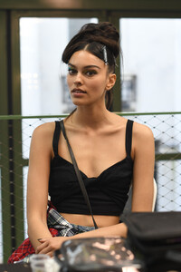 1383262603_JeanPaulGaultierBackstageParisFashion27Xzlxy5ig4x.thumb.jpg.8abe3e418e84764afcbf9823c8dd2a10.jpg
