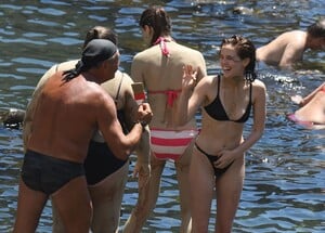      zoe170719BZNimage107.jpg